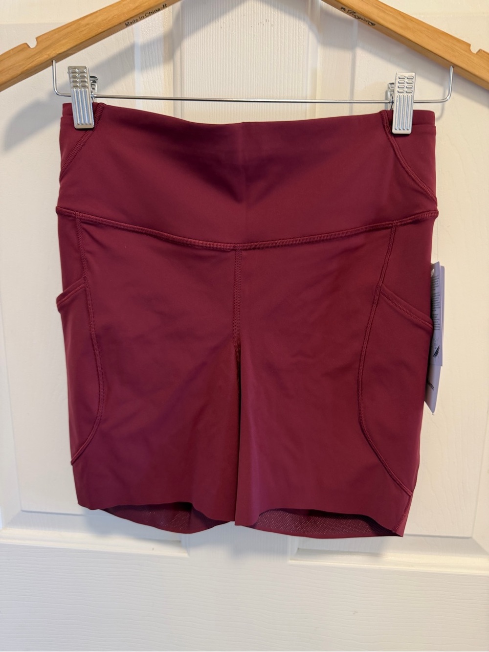 Lululemon Fast and Free High-Rise Short 6" *Pockets
Burgundy bay Size 8